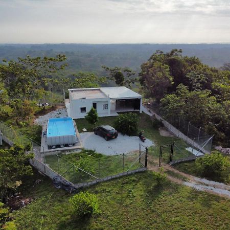 Cabana Campestre Con Piscina En La Hacienda Napoles Doradal Ngoại thất bức ảnh