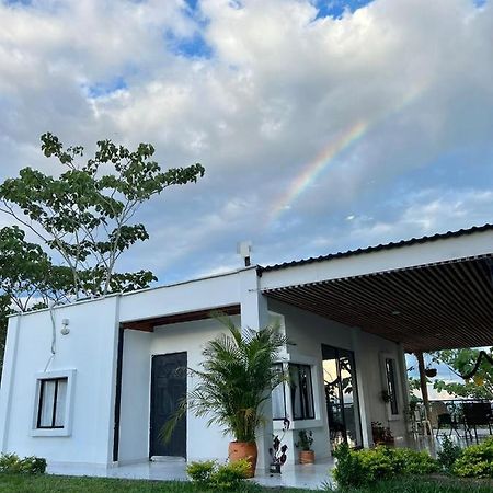 Cabana Campestre Con Piscina En La Hacienda Napoles Doradal Ngoại thất bức ảnh